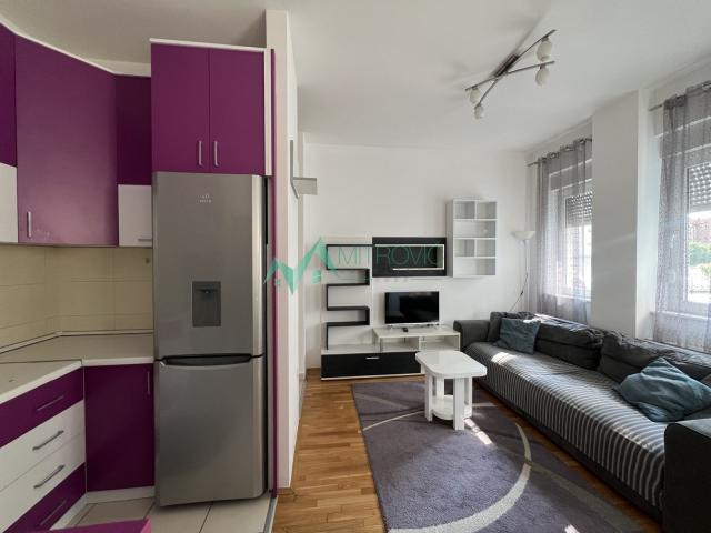Izdavanje, Stan, 38m2 , Grbavica - Telep