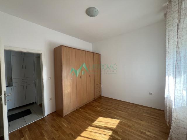 Izdavanje, Stan, 38m2 , Grbavica - Telep