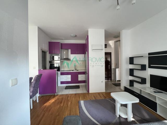 Izdavanje, Stan, 38m2 , Grbavica - Telep