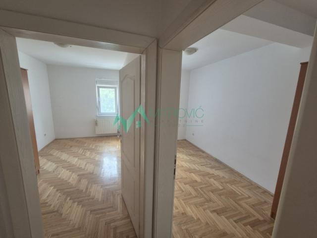Izdavanje, Stan, 55m2 , Podbara
