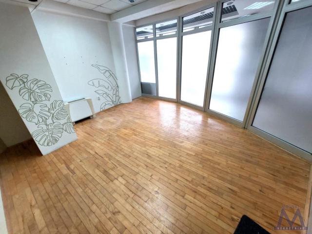 Novi Sad - Centar - Tržni centar Lupus, izdaje se poslovni prostor od 18m2, odmah useljiv, pogodan z
