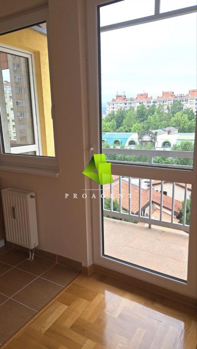 Poslovni prostor na Bulevaru Nemanjića ID#8502