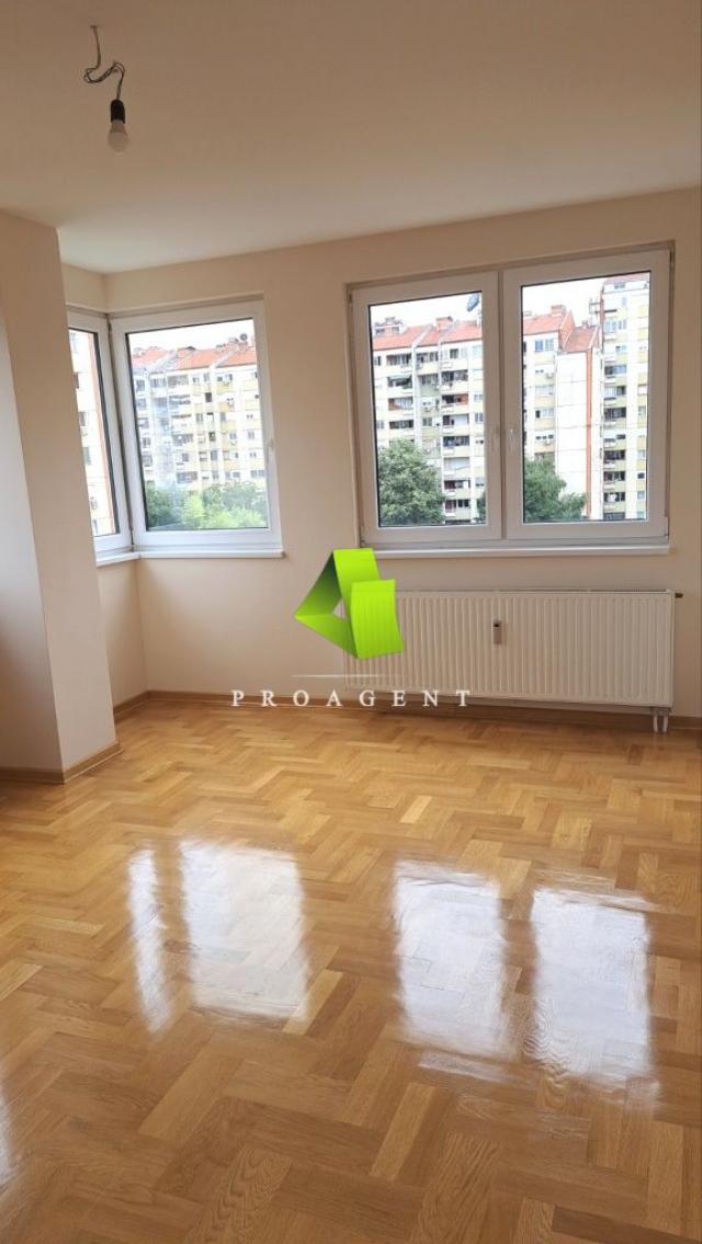 Poslovni prostor na Bulevaru Nemanjića ID#8502