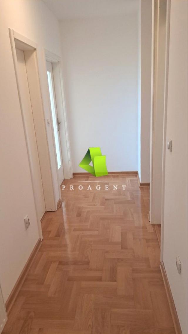 Poslovni prostor na Bulevaru Nemanjića ID#8502