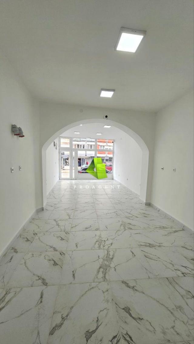 Lokal na prometnoj lokaciji u centru grada ID#8512