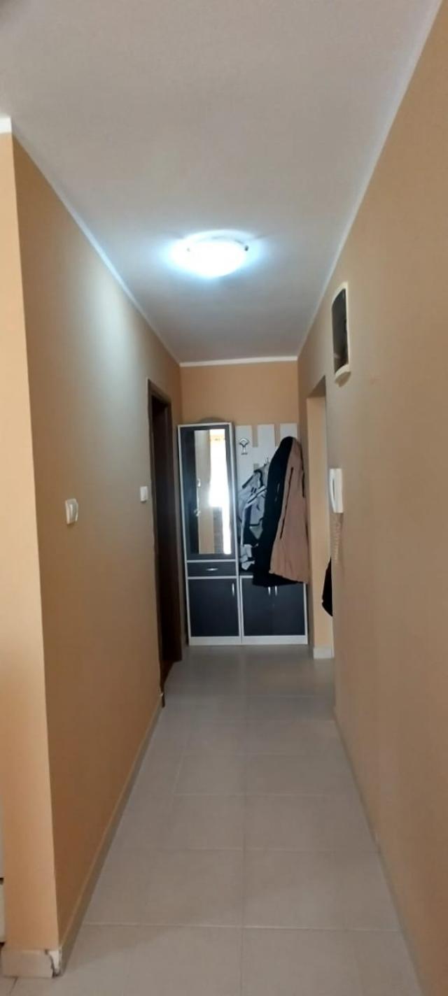 Izdaje se jednoiposoban stan od 41 m2 kod Satelitske pijace