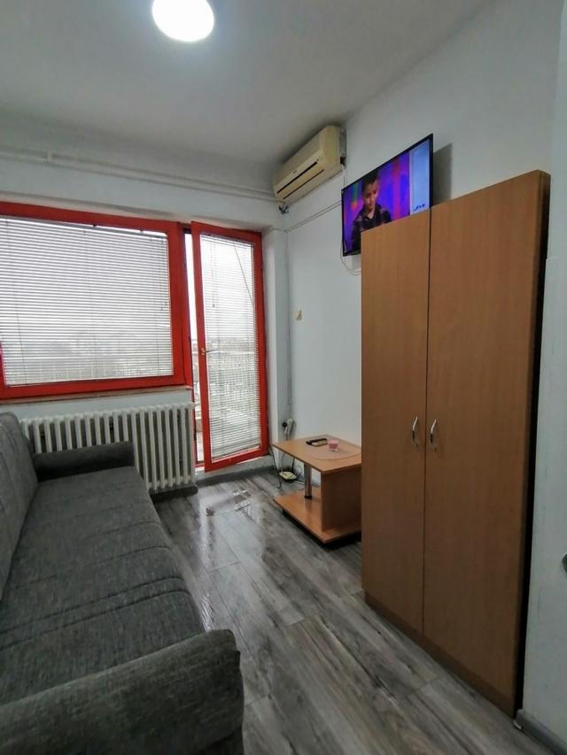 Nameštena garsonjera 19m2, terasa, klima - Futoški Put