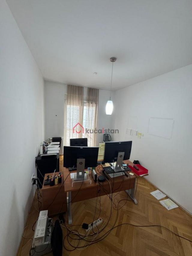 Poslovni prostor sa terasom od 150m² i garažom!