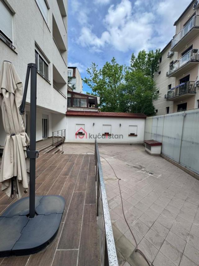 Poslovni prostor sa terasom od 150m² i garažom!