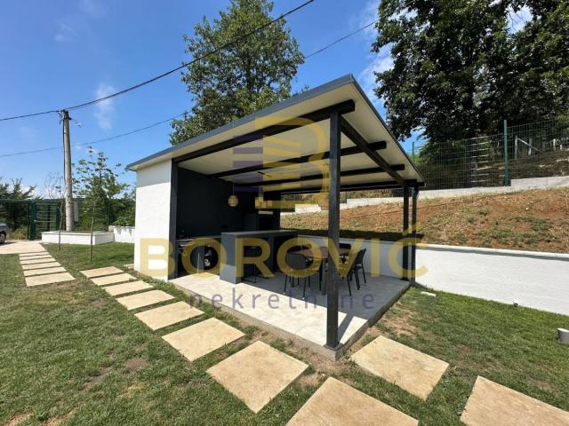 Stara Lipovica, 105m2,  7.24 ara placa, lux porodična kuća