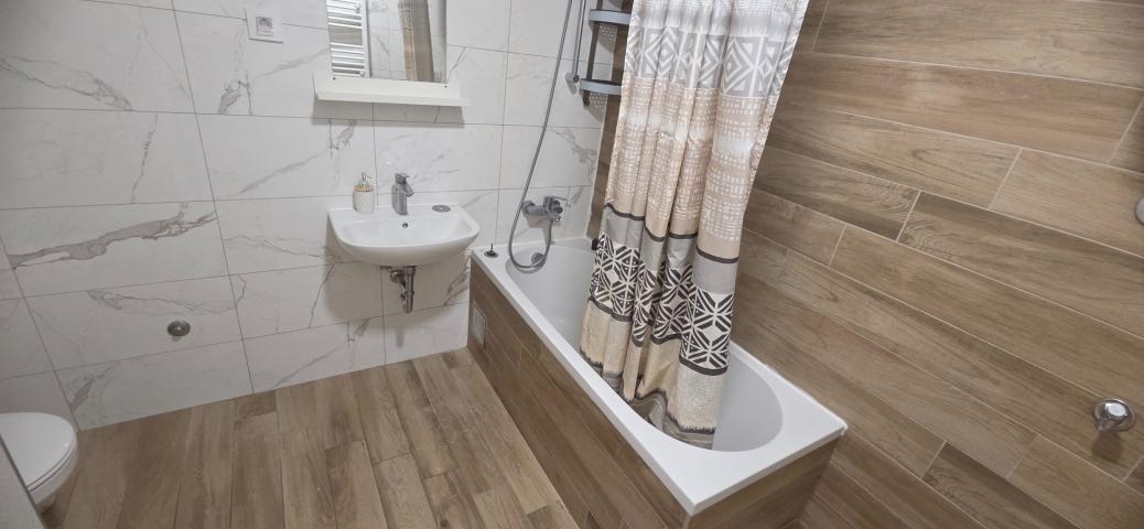 TROSOBAN PRAZAN STAN ZA KANCELARIJE ILI STANOVANJE