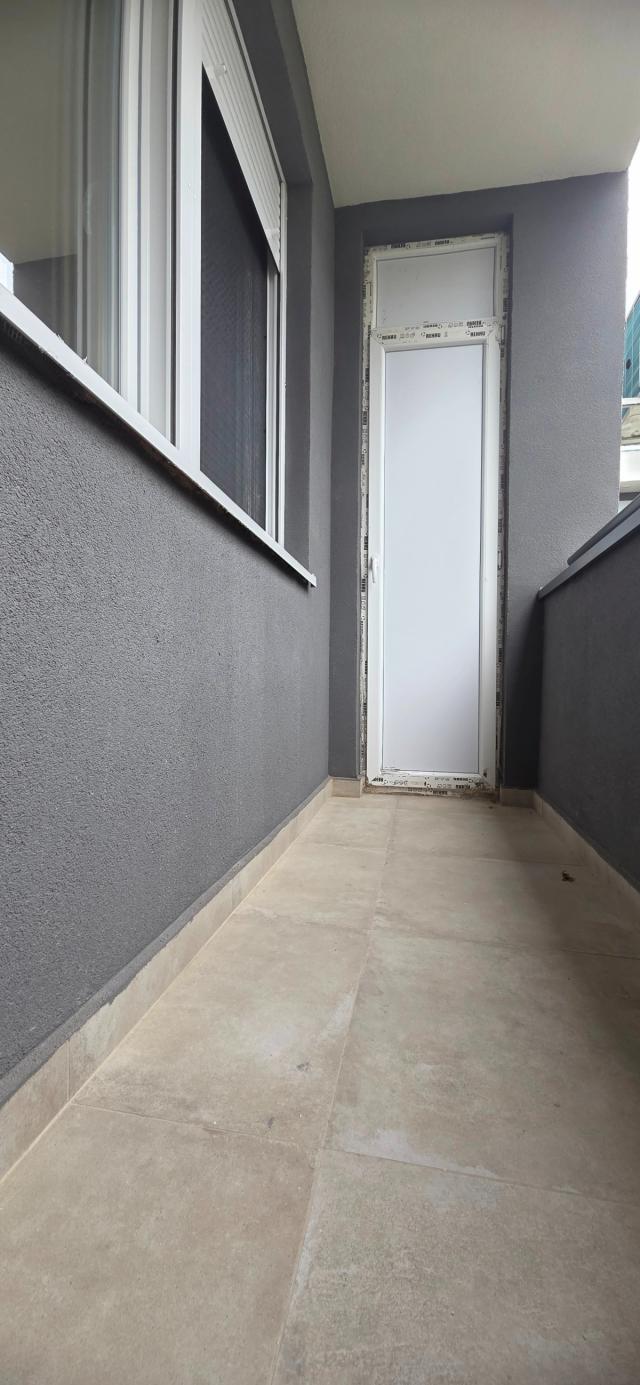 ČETVOROSOBAN NOV STAN, SA GARAŽNIM MESTOM