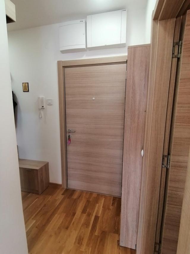 Namešten dvosoban stan 45m2, novije stvari - Olge Hadžić