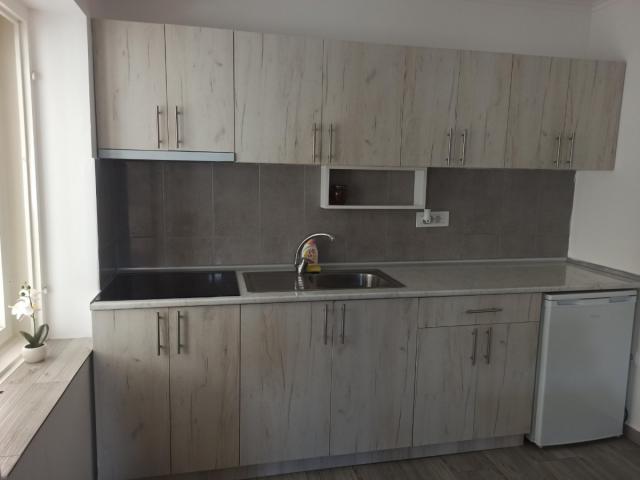 IZDAJE SE DUPLEX U KUĆI, DOLE 40m2 + 30m2 GORE ! USELJIV ODMAH !