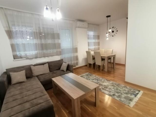 Namešten dvosoban stan 45m2, novije stvari - Olge Hadžić