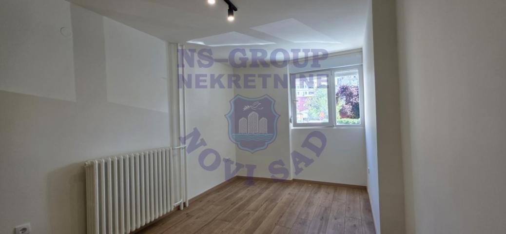 Sajam, odličan kompletno renoviran stan površine 37 m². 