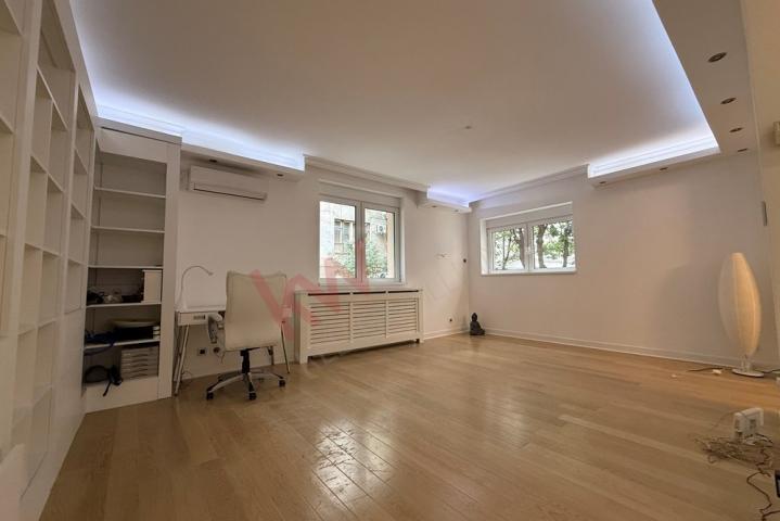 
				Luksuzan salonski stan 110m2 kod Hrama Svetog Save
			