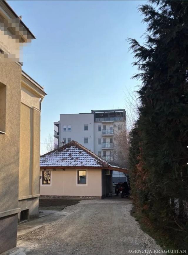 Izdavanje, Kuća, 40m2 , Centar