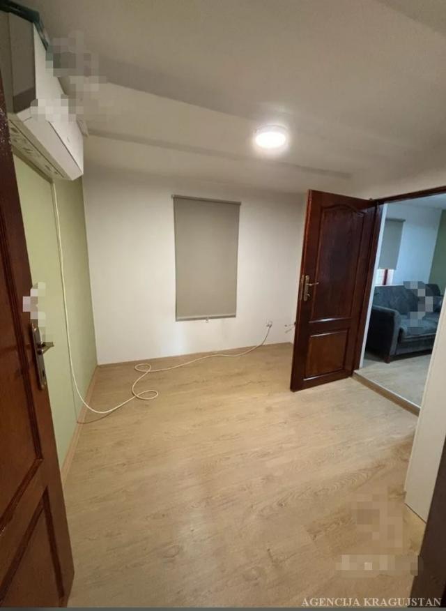 Izdavanje, Kuća, 40m2 , Centar