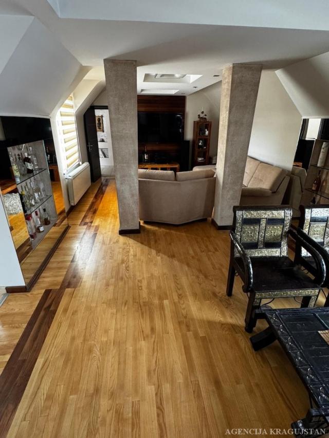 Izdavanje, Kuća, 100m2 , Kragujevac