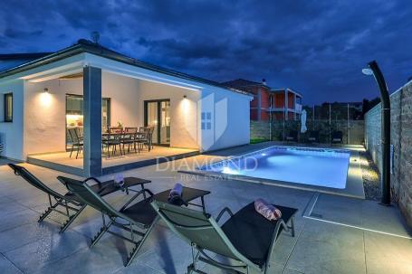 Pula, okolica, nova, moderna Villa sa bazenom