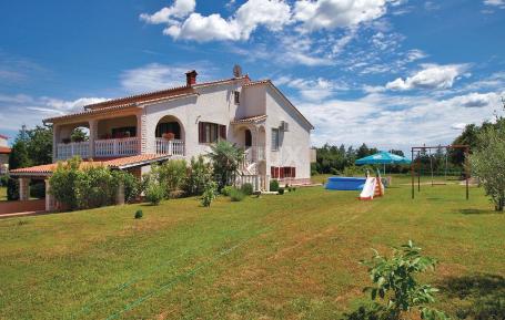 ISTRIA, BARBAN - Family house with two separate apartments and a large garden