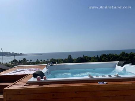 Sale of a three-room luxury apartment 50 meters from the sea