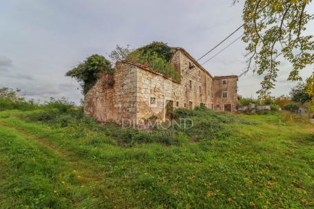 Vižinada, surroundings, old town with a large plot of land