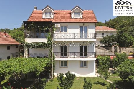  Family house with a sea view in Herceg Novi Ratisevina