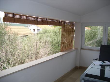 ISLAND OF KRK, CITY OF KRK - Apartment 55 m2 + auxiliary building in the garden