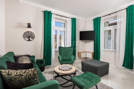 OPATIJA, LOVRAN – Luxusinvestition – 2 hervorragend renovierte Wohnungen in einer historischen Villa