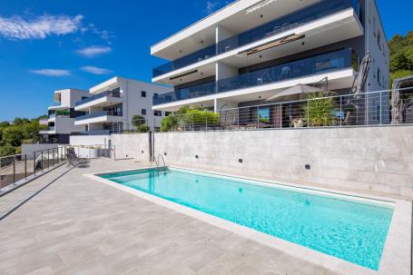OPATIJA, CENTAR - luksuzno namješteni stan 137m2 u novogradnji s bazenom i garažom iznad centra Opat