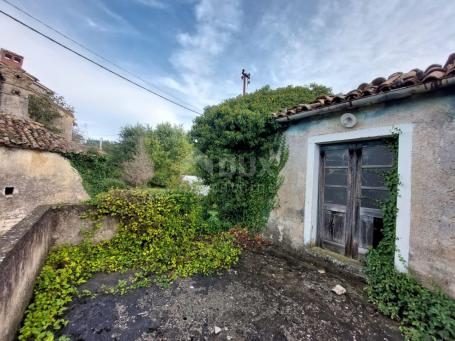 ISTRIA, PIĆAN - Two stone houses for renovation, opportunity!