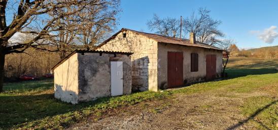 ISTRIA, PAZIN - A house with a large plot of land for sports, construction and agricultural purposes