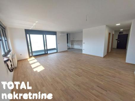 4 Četvorosoban stan NOVI SAD, 386250€