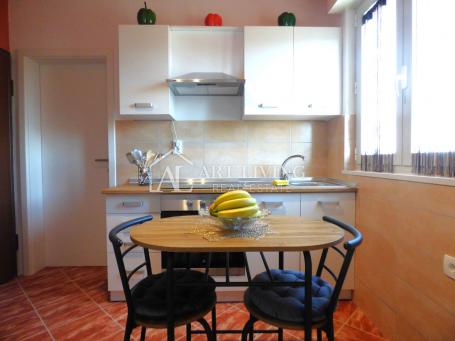 Buje, Nice fully renovated apartment 300 m from the city center