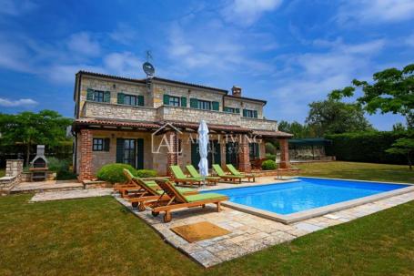 Poreč-surroundings, Rustic stone villa in Istrian style with swimming pool