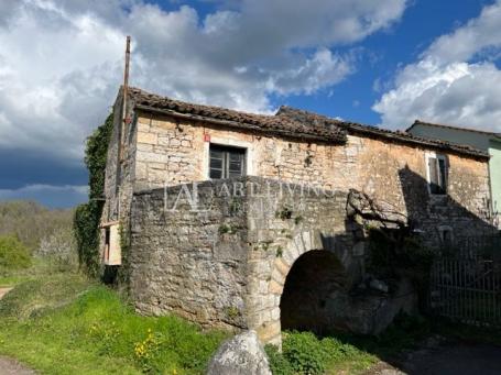 Pazin area, Indigenous Istrian stone house for renovation
