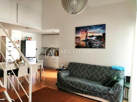 Umag, surroundings, attractive apartment with a gallery only 100 meters from the sea - TOP REAL ESTA