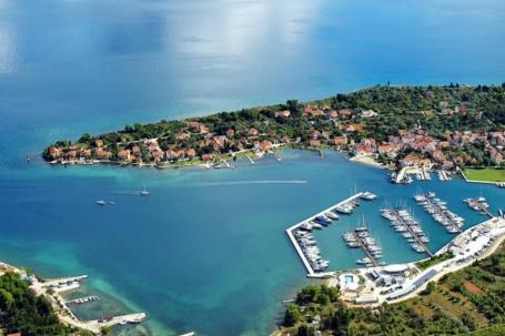 Zadar, Ugljan, građevinsko zemljište 1250 m2