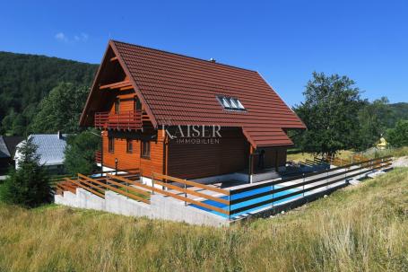 Mrkopalj, ein schönes Holzhaus mit Swimmingpool