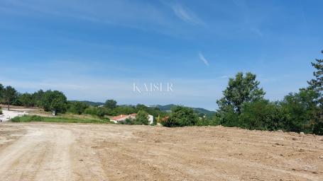 Istra, Motovun-atraktivno zemljište, pogled Motovun