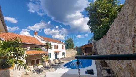 CRIKVENICA, TRIBALJ - two holiday houses with swimming pool