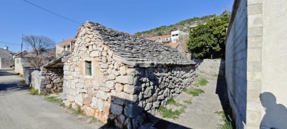 ROGOZNICA, PODORLJAK - An oasis of peace and tradition in Podorljak: an old stone house with potenti