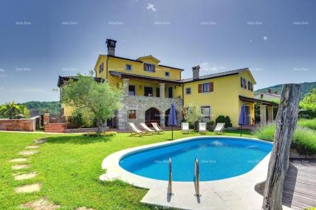 Kuća Prodaje se prekrasna vila sa bazenom u blizini Pazina