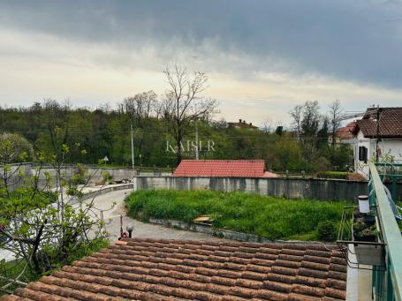Rukavac – ein Haus mit zwei Wohneinheiten in einem großen Garten