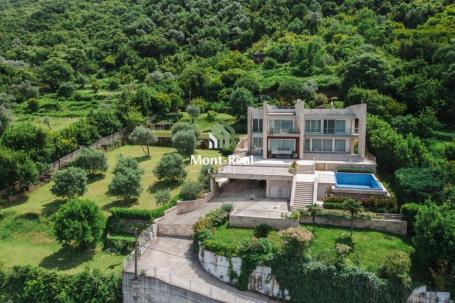 Modern villa for sale in Stoliv, Kotor