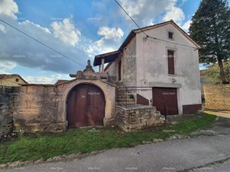 Kuća Prodaju se  dvije stare kamene  kuće , blizina grada Poreča. 