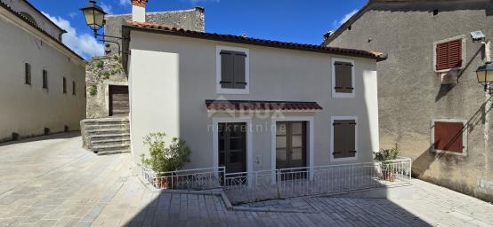 ISTRIA, PIĆAN - Partially renovated stone house in the center of town