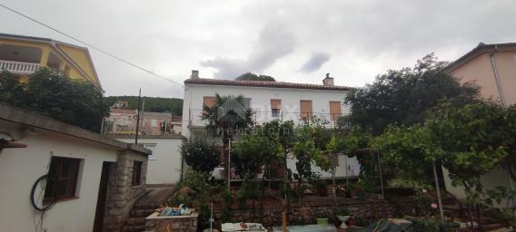 CRIKVENICA, DRAMALJ - House with a nice garden and potential